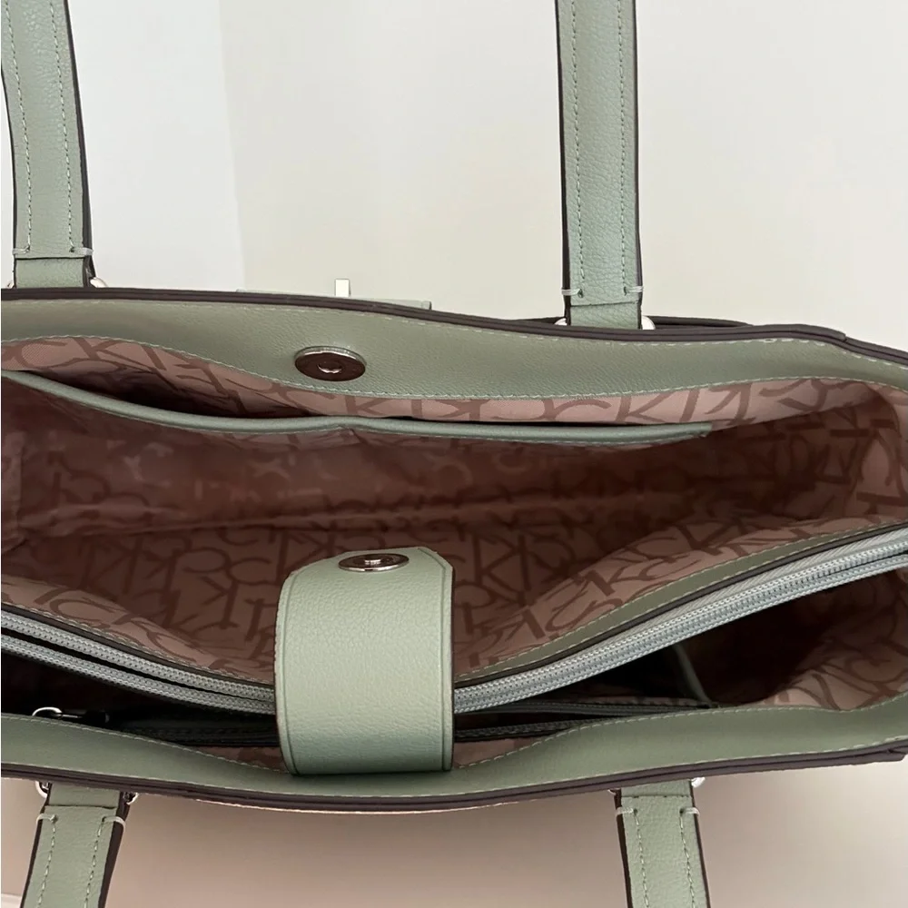 Calvin Klein bag - Picture 7 of 11